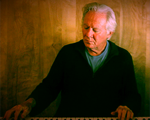 brett playing keyboard